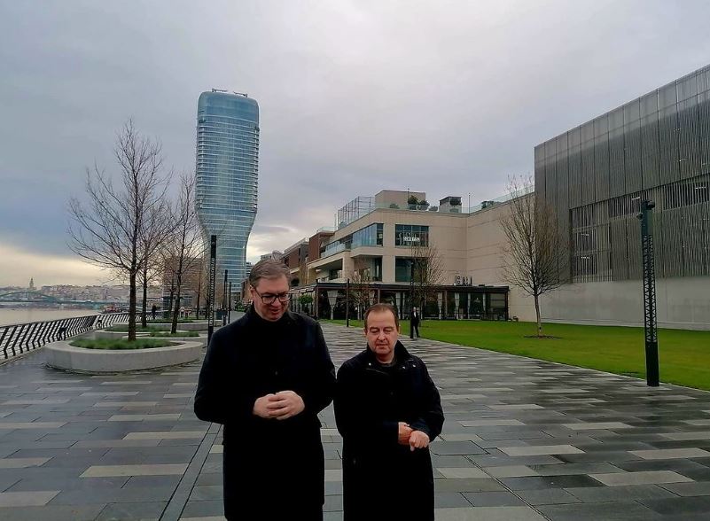 PRVI POSTIZBORNI RAZGOVOR: Predsednik Vučić i Ivica Dačić u jutarnjoj šetnji razgovarali o važnim temama (FOTO)
