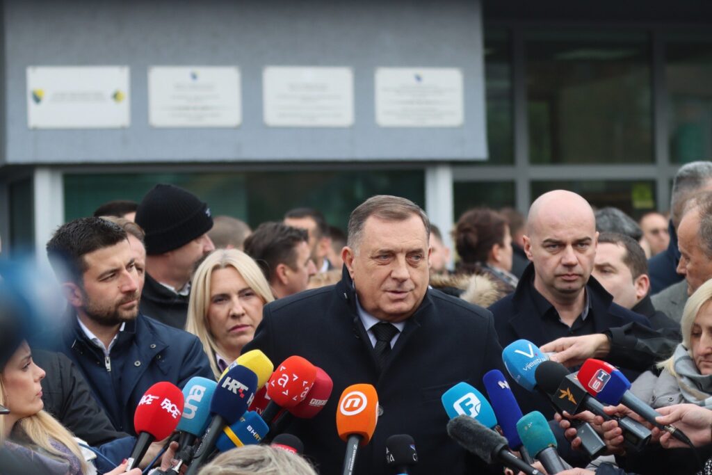 „OVO JE POLITIČKI PROCES“ Dodik posle odloženog ročišta poručio da Srpska ne prihvata Šmita!