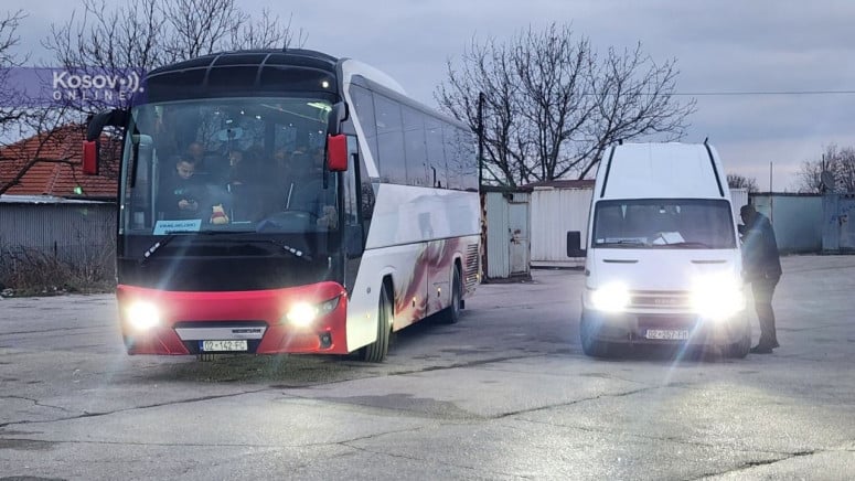 Prvi autobusi sa građanima iz Gračanice krenuli put Kuršumlije na glasanje