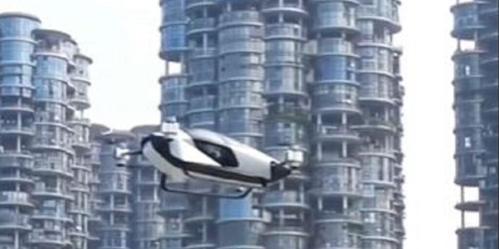 BUDUĆNOST JE STIGLA U KINU: Leteći automobili će gospodariti nebom! (VIDEO)