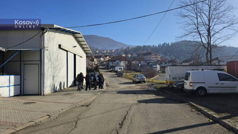 KURTIJEVI NASILNICI U AKCIJI: Prištinska policija pretresa radnju u Leposaviću (VIDEO)