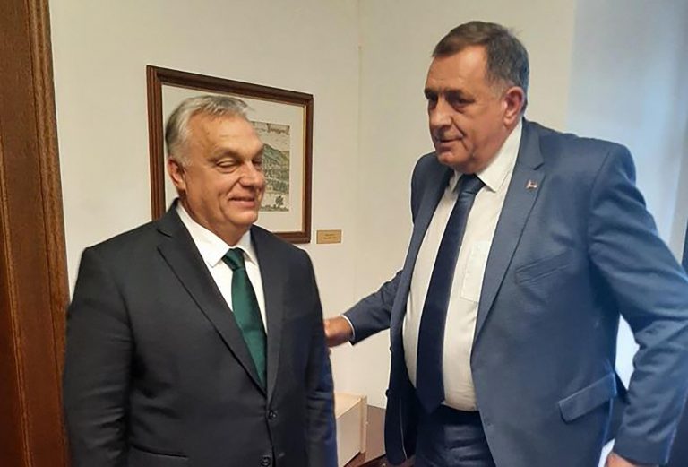 OGROMNA ČAST ZA MAĐARSKOG PREDSEDNIKA; Orban odlikovan najvišim Ordenom Republike Srpske na ogrlici