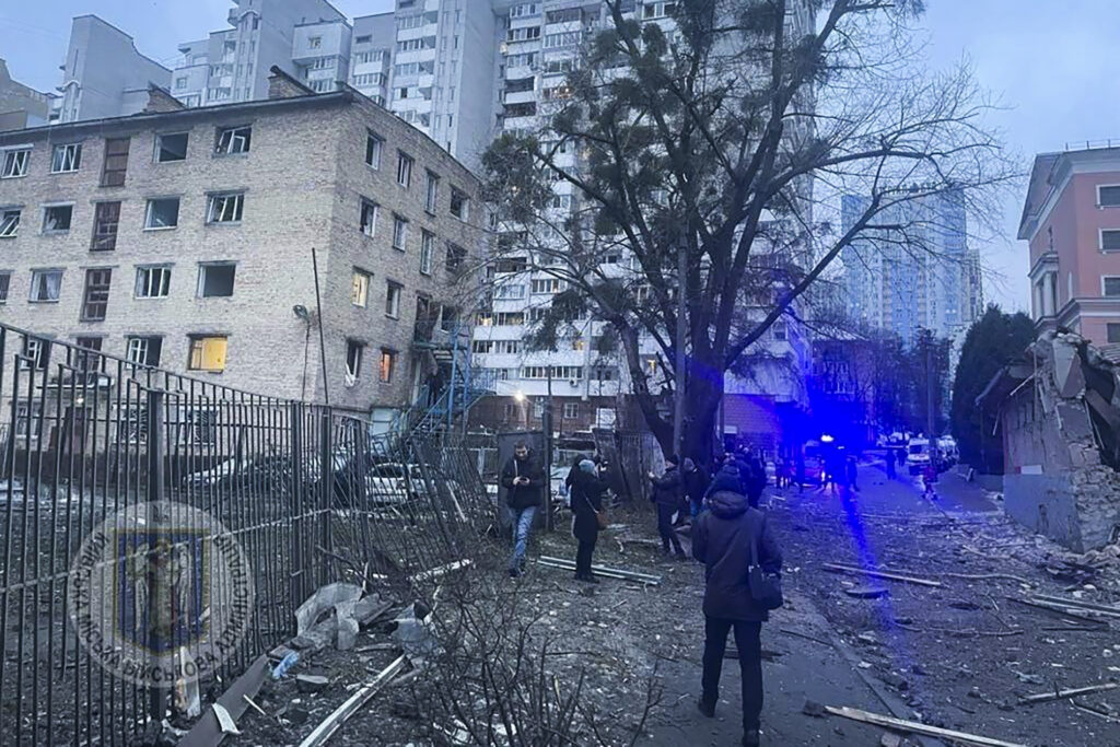 RUSI BEZ MILOSTI PO KRATKOM POSTUPKU: U raketnom napadu na Ukrajinu nastradale dve osobe, sedam povređeno, u Harkovu odjeknulo osam eksplozija