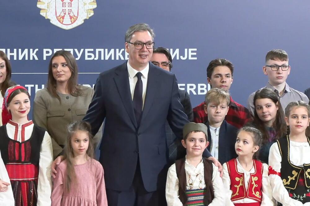 BADNJI DAN U PREDSEDNIŠTVU: Predsednik Vučić sa srpskom decom iz Severne Makedonije“ Srećan sam što danas mogu da vas ugostim“