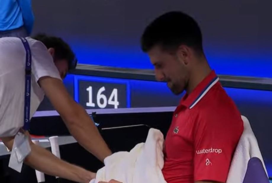 MUKE PRED AUSTRALIJAN OPEN! Novak rizikuje ozbiljnu povredu zbog Srbije, tražio je pomoć lekara i sve zabrinuo(FOTO)