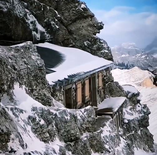 NAJIZOLOVANIJA KUĆA NA SVETU: Izgrađena pre 100 godina, na visini od 2.760 metara (FOTO/VIDEO)