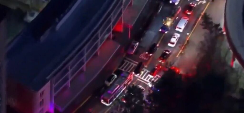 HAOS U NJUJORKU: Prijavljene eksplozije i zemljotres, helikopteri nadleću grad, policija blokirala Menhetn
