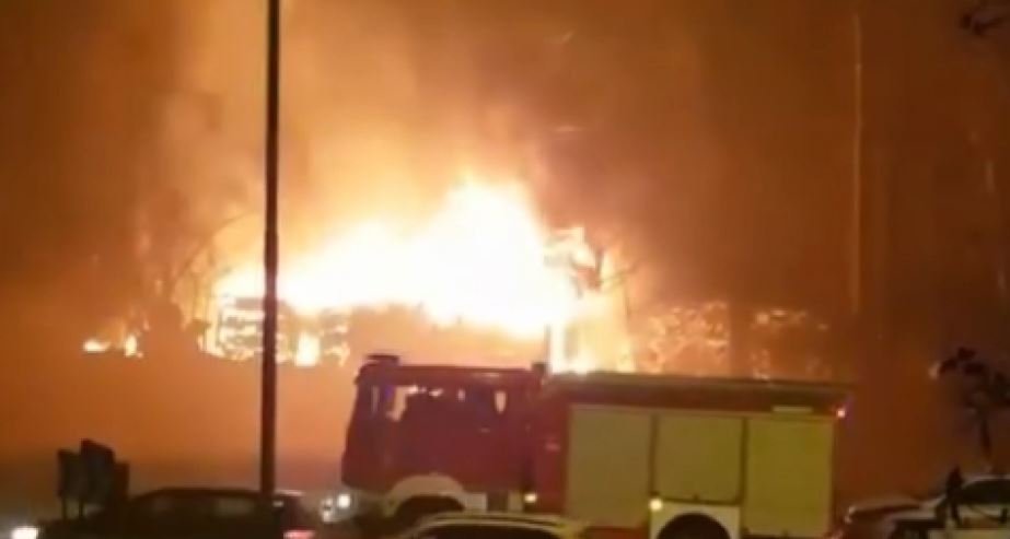 POŽAR U CENTRU BEOGRADA: Na lice mesta izašla dva vatrogasna vozila