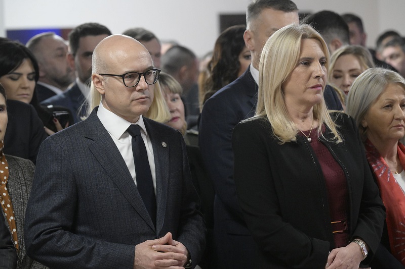 PREMIJER VUČEVIĆ NE MOŽE DA VERUJE: Ambasada SAD u Sarajevu pokazala elementarno nepoznavanje Dejtona
