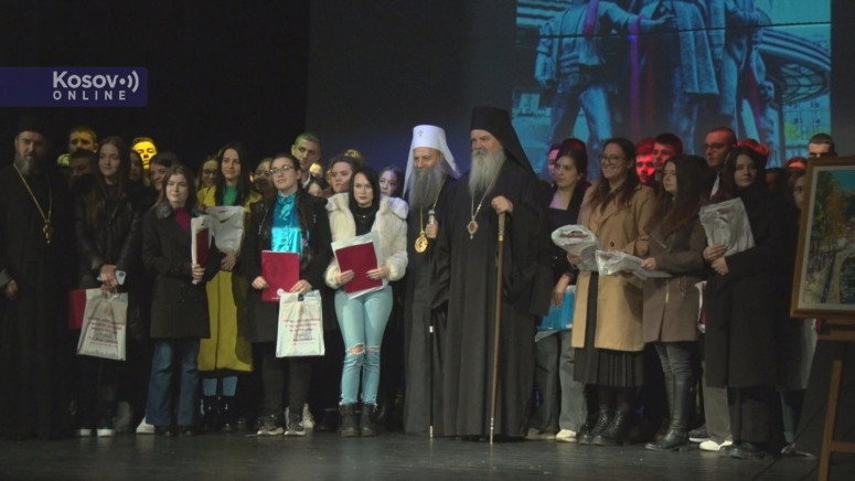 „AKO BIH VAS OSTAVIO, OSTAVIO BIH SEBE“: Patrijarh Porfirije uručio stipendije srednjoškolcima i studentima sa KiM