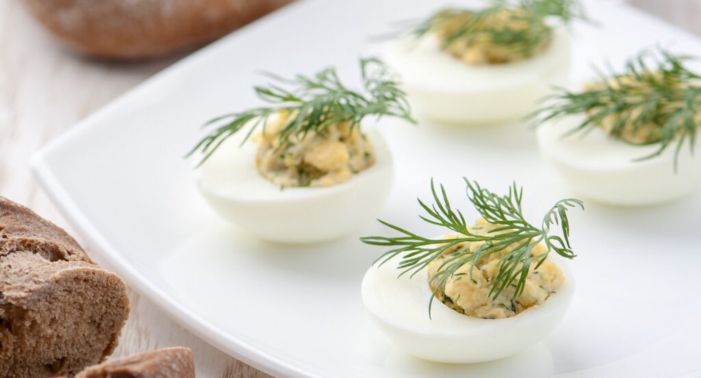 IDEALNO ZA PRAZNIČNU TRPEZU: Gurmanska punjena jaja, brzo predjelo koje se servira hladno (RECEPT)