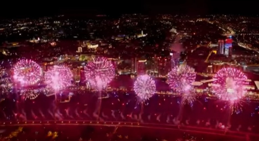 SRETENJSKI SPEKTAKL: Pogledajte šou s dronovima i vatromet povodom Dana državnosti (VIDEO)