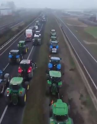 NEREDI ŠIROM ŠPANIJE: Poljoprivrednici blokirali puteve, njihovi zahtevi su jasni (VIDEO)