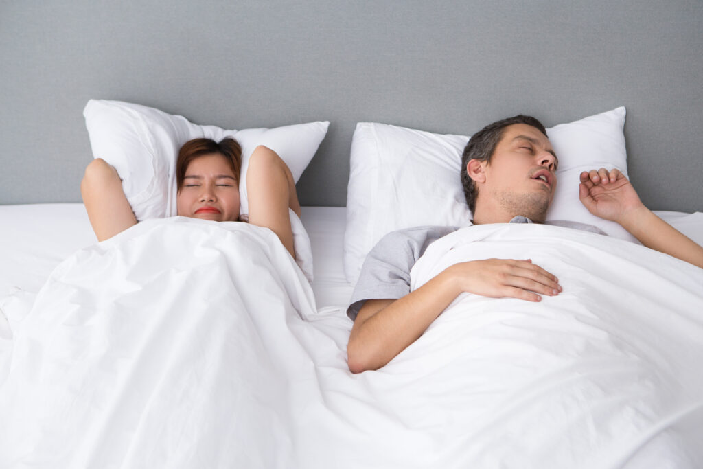 VELIKI RIZIK PO ZDRAVLJE: Ako obično hrčete dok spavate, danju bi mogla da se javi neočekivana posledica