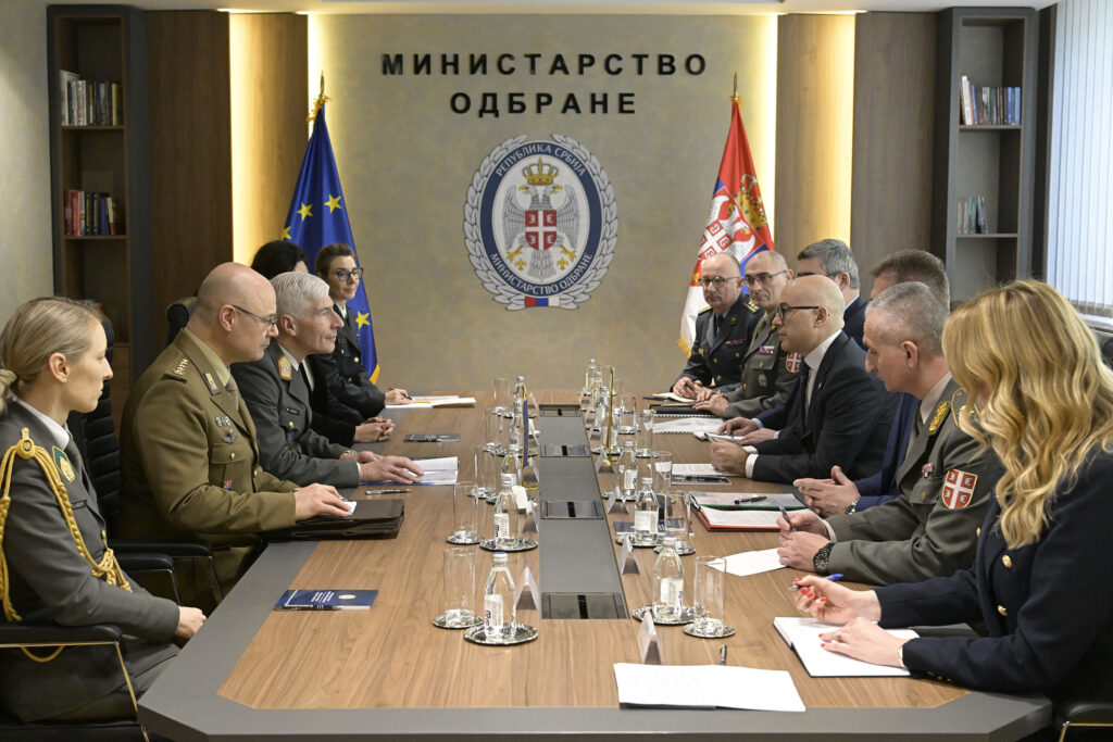 SRBIJI CILJ OČUVANJE INTEGRITETA I ČLANSTVO U EU: Ministar Vučević razgovarao sapredsedavajućim Vojnom komitetu Evropske unije, generalom Robertom Brigerom