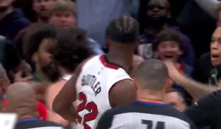 HAOS NA NBA SPEKTAKLU: Pobesneli Jović učestvovao u žestokoj tuči (VIDEO)