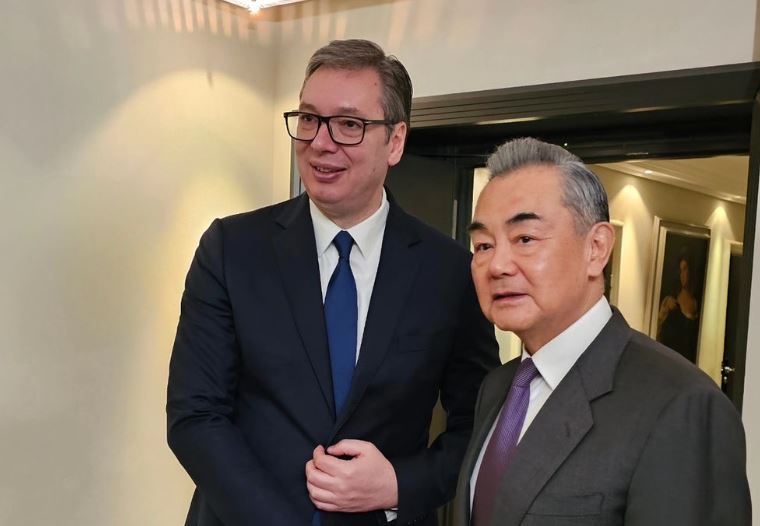 NASTAVIĆEMO DA PODRŽAVAMO SRBIJU: Kineski šef diplomatije – Vučić će voditi srpski narod ka većim dostignućima