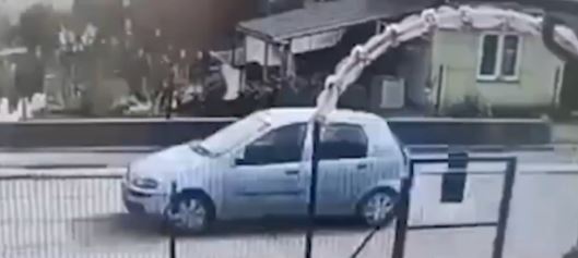 „BILA JE U DVORIŠTU KOD KOMŠIJA“ Meštanin čiji je auto snimljen na sigurnosnoj kameri otkriva šta je video