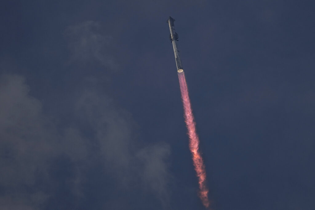 ELONU USPELO IZ TREĆEG PUTA: Raketa Staršip lansirana u orbitu, nakon dva neuspela pokušaja