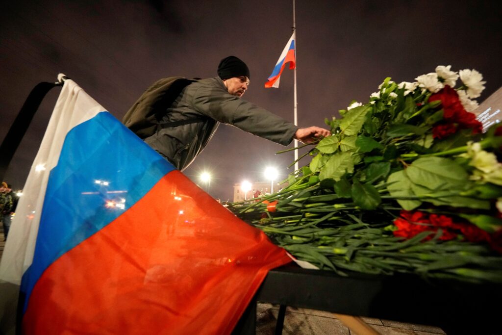 RUSI ODAJU POČAST NEVINIMA: Rusija u žalosti nakon napada na koncertnu dvoranu u Moskvi