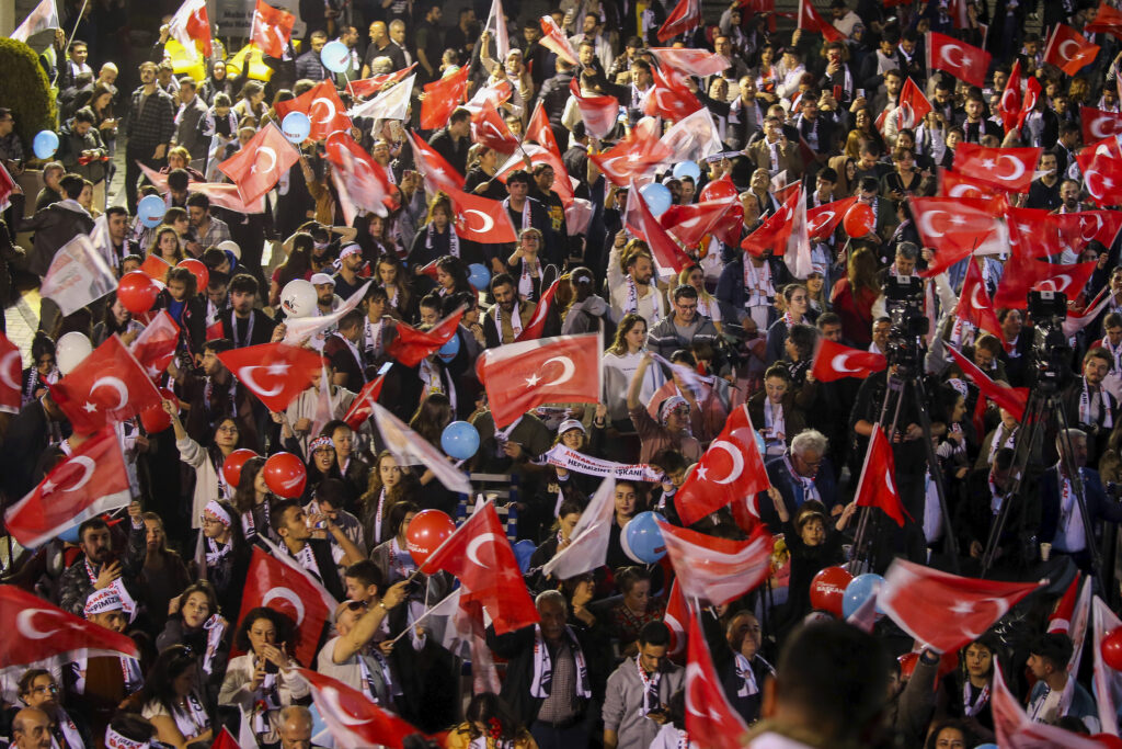 ERDOGAN NOKAUTIRAN: Opozicija u Turskoj vodi u Istanbulu i Ankari, ali i u Izmiru, Bursi, Antaliji