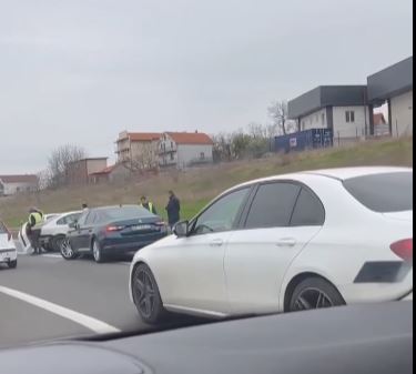 TEŠKA NSREĆA U BEOGRADU: Lančani sudar tri automobila izazvao zastoje VIDEO