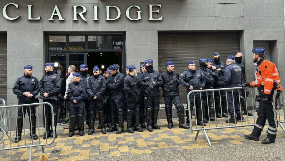 OPŠTI HAOS U BRISLEU: Policija upala na konferenciju, Orbanu zabranjeno da se obrati