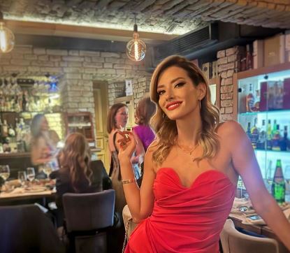 IZGLEDALA JE NESTVARNO: Jovana Joksimović oduševila sve u mini haljini!