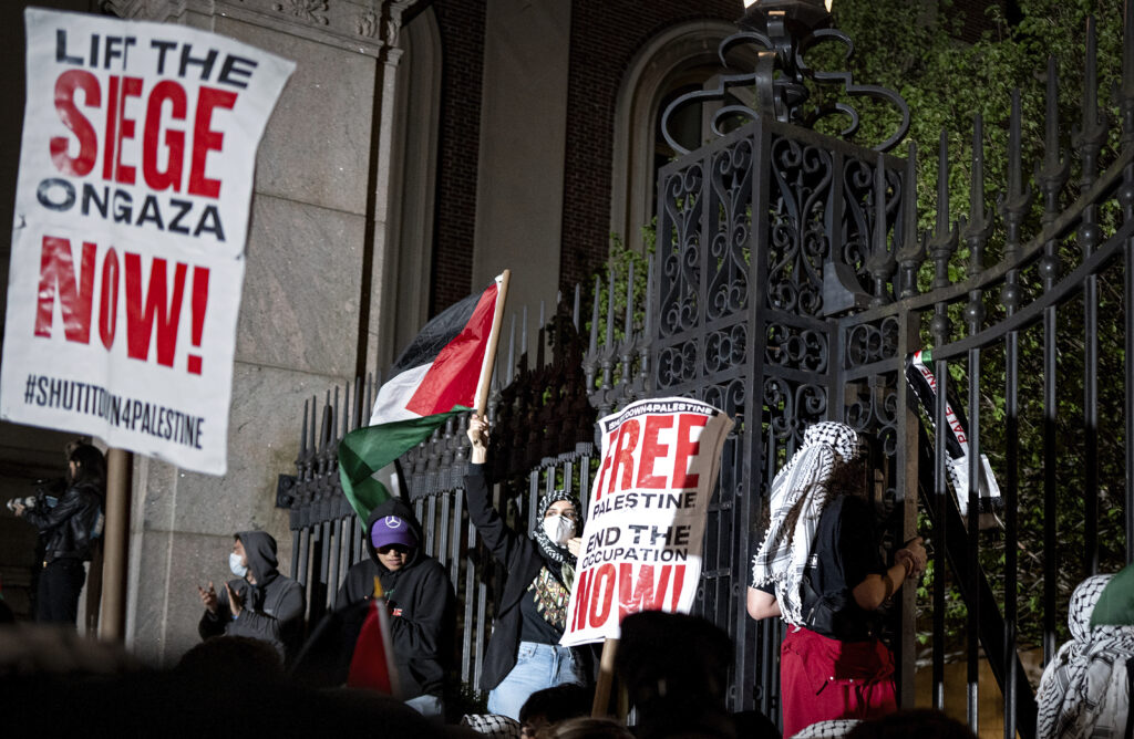 PRIVEDENO NA DESETINE STUDENATA: Propalestinski protesti na Univerzitetu Kolumbija u Njujorku(video)
