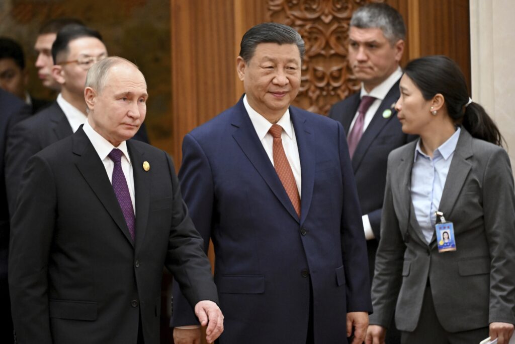 U PEKINGU SPECIJALAN KONCERT: „Kaćuša“ i „Podmoskovske večeri“ za Putina i Sija