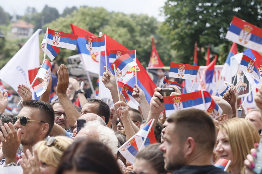 PREDSEDNK PORUČIO : Niko ne može oduzeti obraz Srbiji
