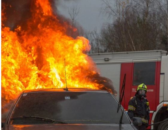 OBRAČUN KAO IZ FILMA: Posvađao se sa vozačem, bakljom ga zapalio kao i njegov automobil