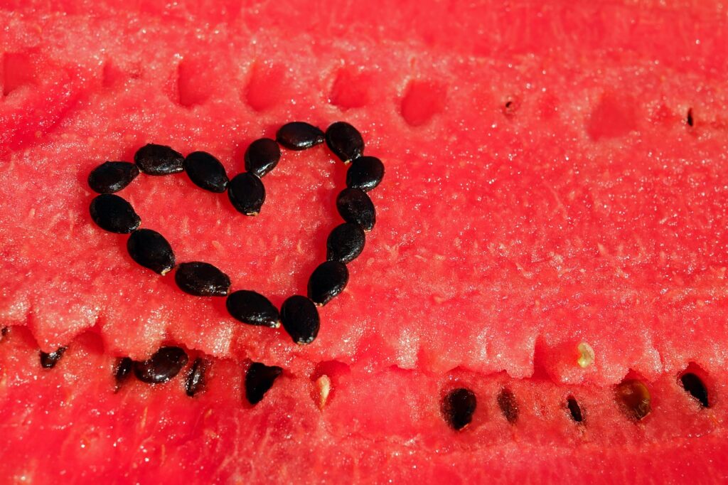 USKORO NAM STIŽE SLATKO OSVEŽENJE: Koliko su semenke lubenice zdrave i da li ih treba jesti neograničeno?