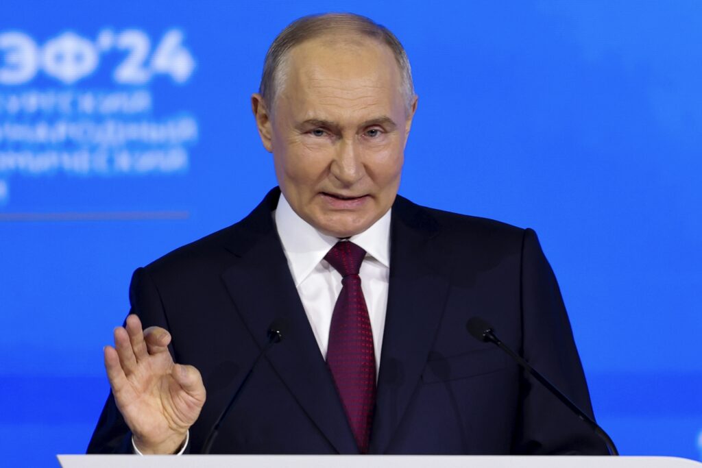 GLUPI STE KAO OVAJ STO: Putina razbesnelo novinarsko pitanje evo i koje, ruski lider sve objasnio(VIDEO)