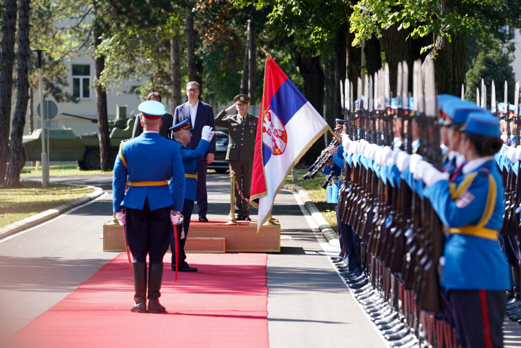 SASTANAK U „BANJICI 2“: Vučić na sednici proširenog kolegijuma načelnika Generalštaba