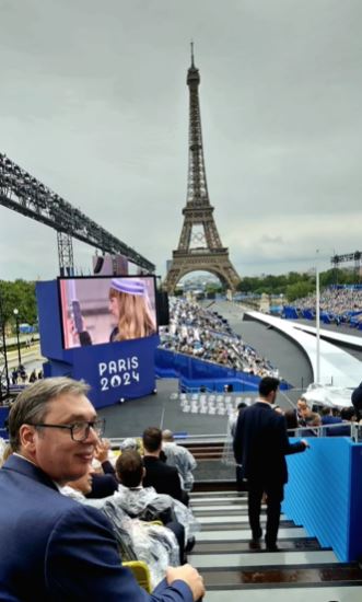 „ČEKAJUĆI NAŠE“: Predsednik Vučić objavio fotografiju sa svečanog otvaranja Olimpijskih igara u Parizu (FOTO)