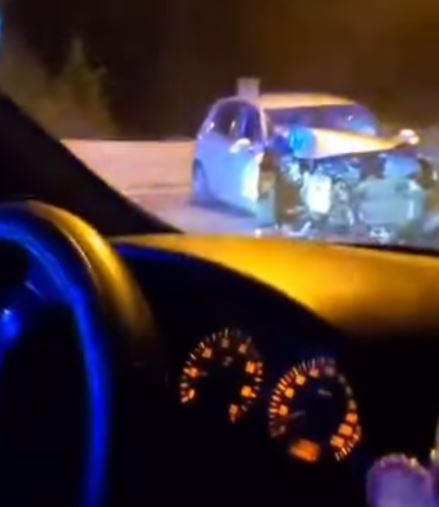 PREDNJI DEO AUTA POTPUNO SMRSKAN: Strašna nesreća na Zrenjaninskom putu (VIDEO)