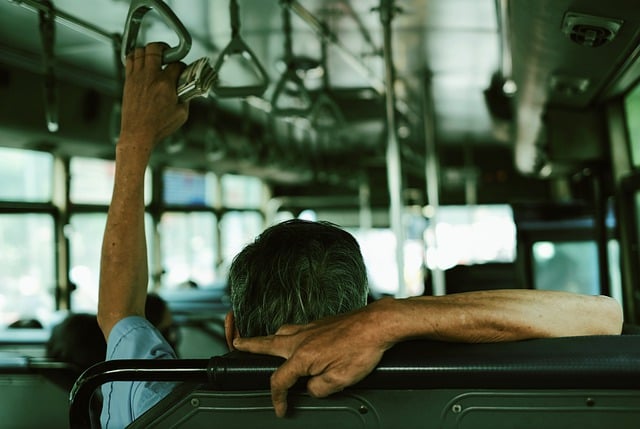 IZBOLA NOŽEM 8 PUTNIKA U AUTOBUSU: U vozilu bilo preko 40 putnika u tom trenutku