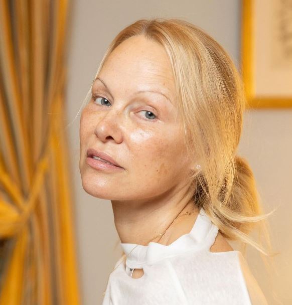 PAMELA ANDERSON BEZ TRUNKE ŠMINKE: Za jedne je kao „domaćica sa pijace“, za druge oličenje lepote