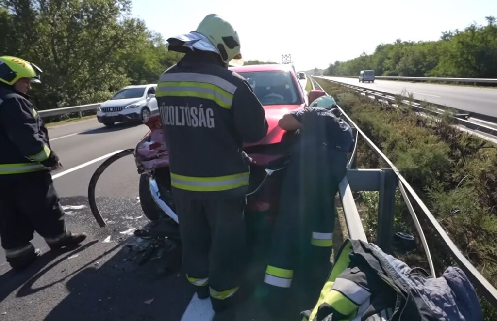 SRPSKI JUTJUBERI IMALI UDES: Automobil potpuno uništen (VIDEO)