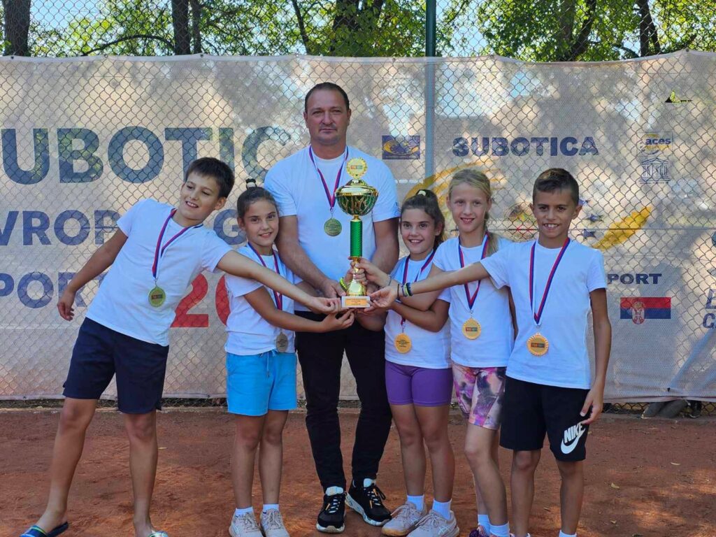 JAGODINA SLAVI, SRBIJA PONOSNA: Najmlađe takmičarke nova nada za srpski tenis, bravo PRINCEZE NAŠE! (FOTO)