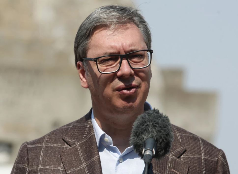 ŽIVELA NAŠA CRVENO-PLAVO-BELA TROBOJKA: Oglasio se Aleksandar Vučić nakon radne sedmice