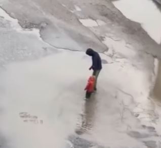 OTAC GODINE: Snimak koji je obišao Srbiju, otac sve oduševio jednim potezom