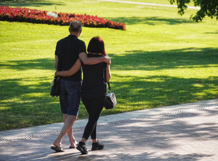 DANAS U SRBIJI TOPLIJE VREME SA DUŽIM SUNČANIM INTERVALIMA: Temperatura do 24 stepena