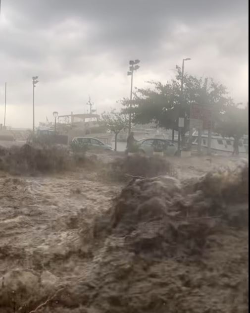 APOKALIPTIČNE SCENE I U HRVATSKOJ: Padavine iz BiH stigle u Makarsku (VIDEO)