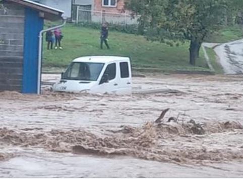 POTRESNI PRIZORI IZ ITALIJE: Poplavljena područja i prve ljudske žrtve