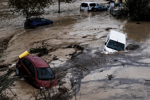 PROGLAŠENA TRODNEVNA ŽALOST U ŠPANIJI: Poplave i klizišta odneli puteve i zgrade, aktivirano devet forenzičkih timova za uklanjanje leševa