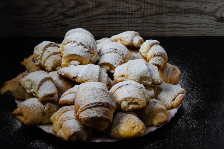 RECEPT DANA: Starinske slatke kiflice sa džemom, bakin omiljeni specijalitet