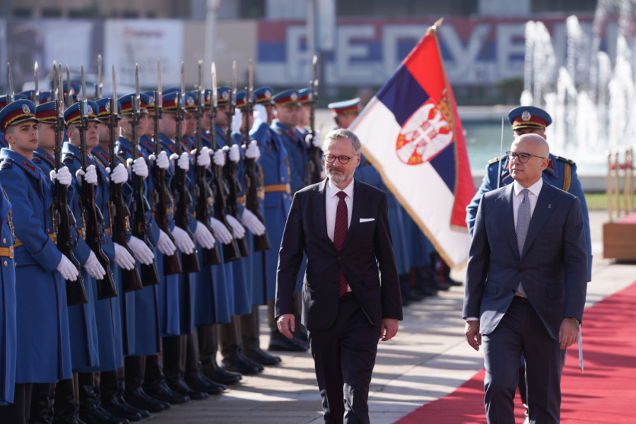 VUČEVIĆ DOČEKAO PREMIJERA ČEŠKE: Fijala je dočekan uz počasni stroj Garde, crveni tepih i intoniranje himne