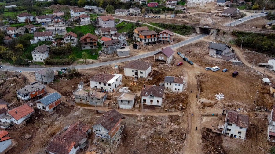 GRAĐANI DONJE JABLANICE ZABRINUTI ZA SVOJ OPSTANAK: Kuće i dalje zatrpane!